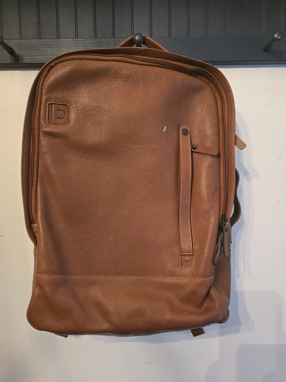 Genicci tan backpack